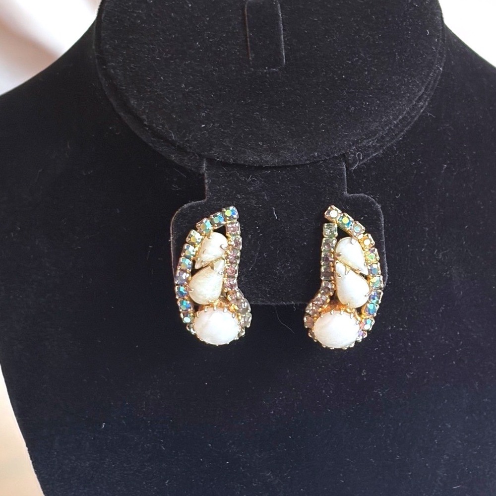 Vintage Hobe 60's Glam Pearl Aurora Borealis Rhinestone Clip On's Gold